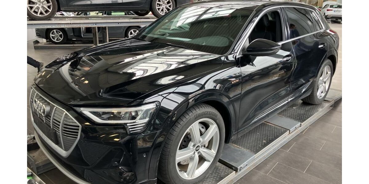 Audi e-tron 52.415 km 33.940 &euro; Hagen 58091