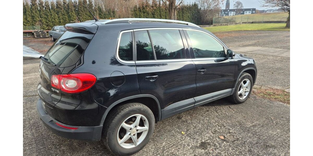 VW Tiguan 249.999 km 4.299 &euro; Herne 44628