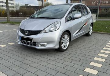 Honda Jazz 111.800 km 7.400 &euro; Oberhausen 46045