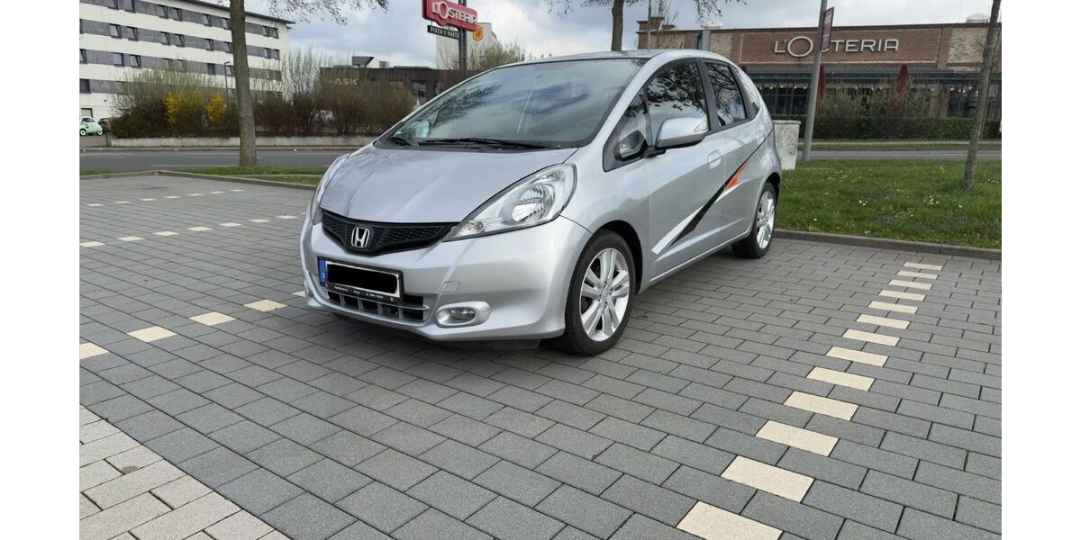 Honda Jazz 111.800 km 7.400 &euro; Oberhausen 46045