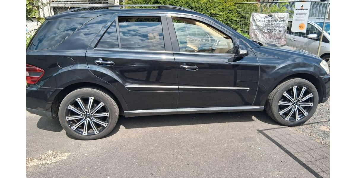Mercedes-Benz ML 500 218.000 km 9.850 &euro; Gelsenkirchen 45896