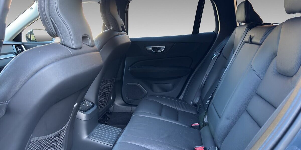 Volvo V60 T8 Plus Dark Hybrid AWD Leder LED AHK 12.629 km 29.400 &euro; Wuppertal 42327