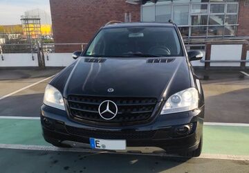 Mercedes-Benz ML 500 196.000 km 11.500 &euro; Essen 45355