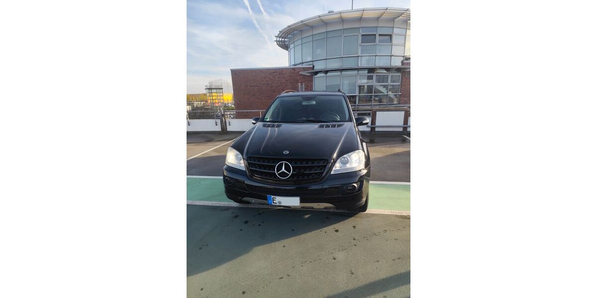 Mercedes-Benz ML 500 196.000 km 11.500 &euro; Essen 45355