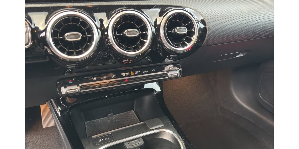 Mercedes-Benz CLA 180 Shooting Brake d Autom.MBUX AHK 152.593 km 11.200 &euro; Wuppertal 42327